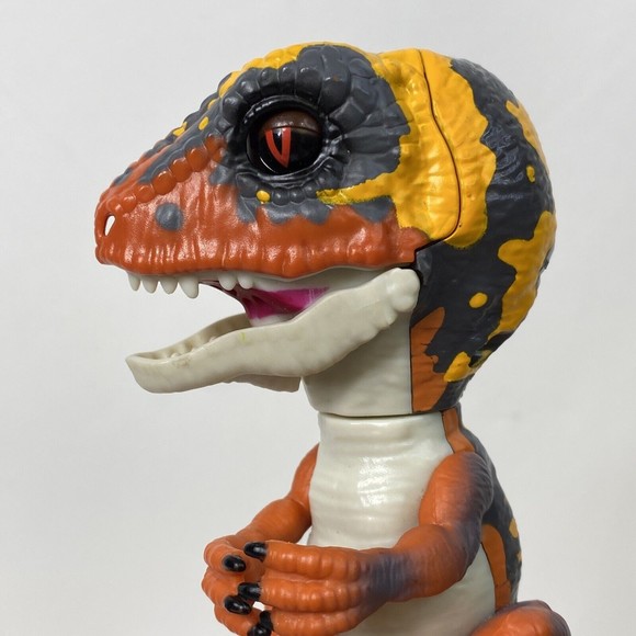 Dinosaur Toys Mixed Lot of 17 Plastic Dinosaurs Action Figures Big And Small - Picture 4 of 7